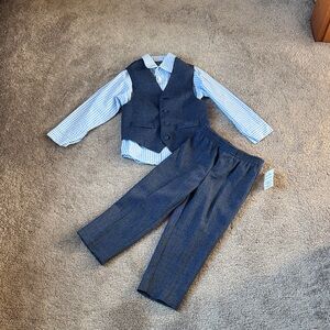 Izod 3 Piece Suit Set SIZE 4T